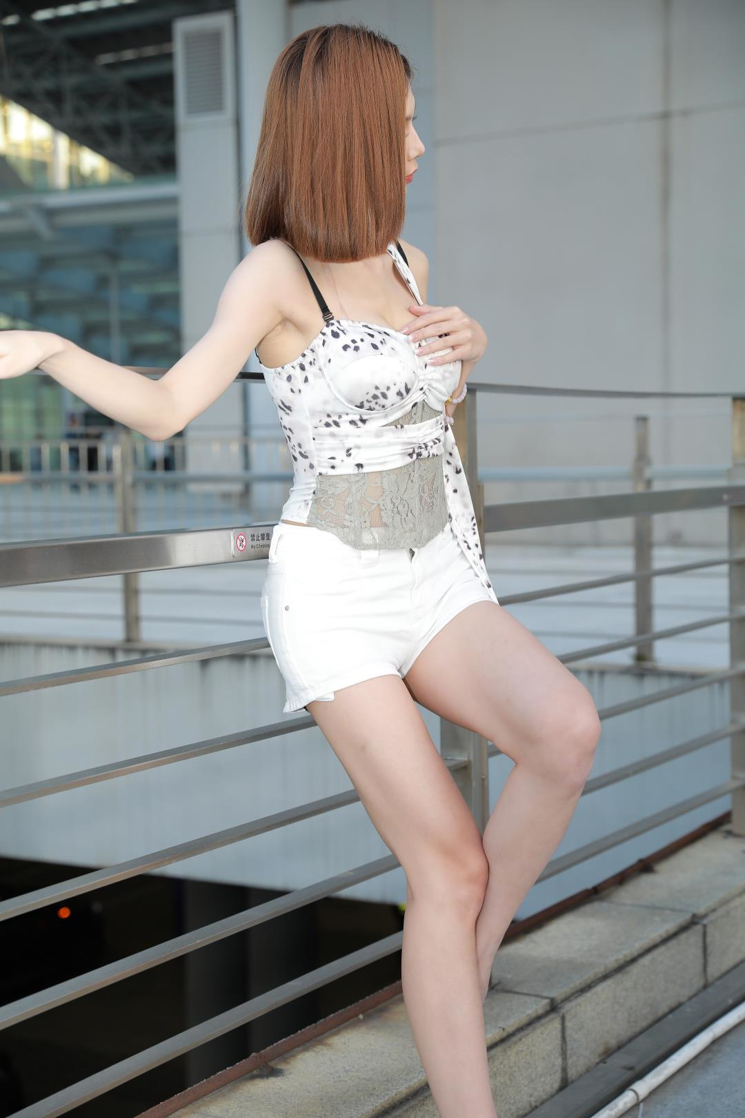 高挑 白色热裤高跟美女 模特-图满多