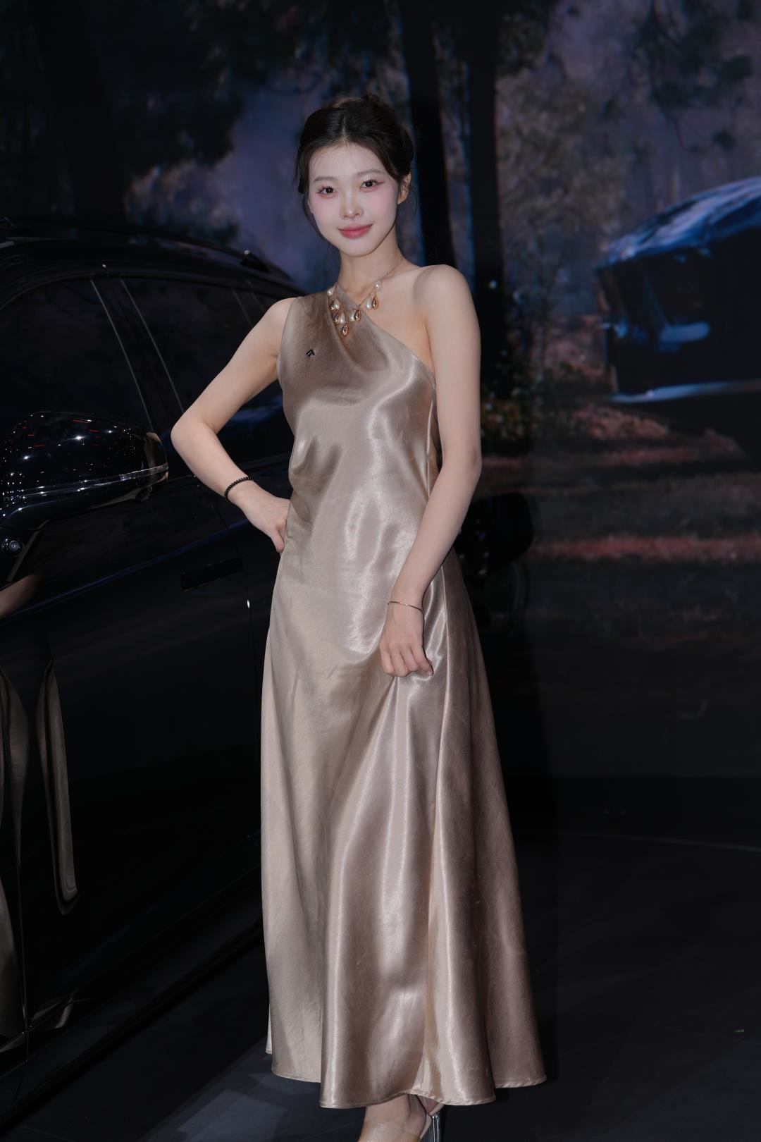 图片[4]-气质漂亮 温婉迷人长裙 女郎-图满多