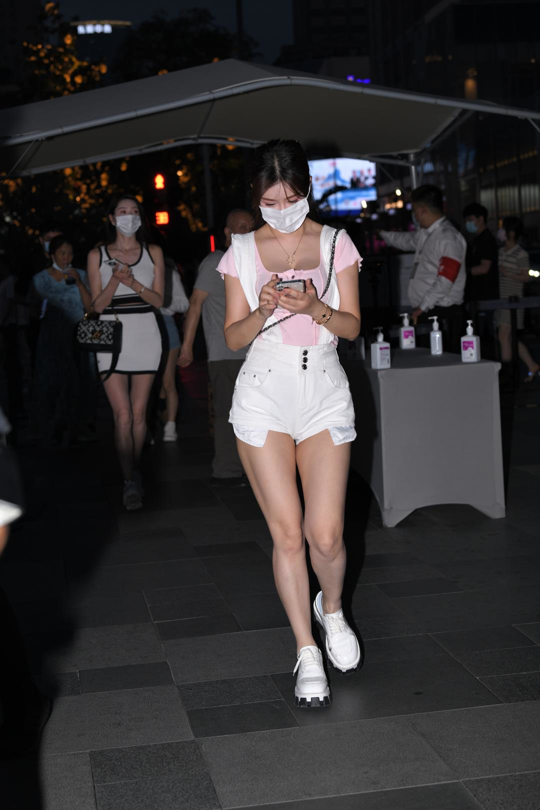 图片[7]-丰腴修长 超短白裤-图满多