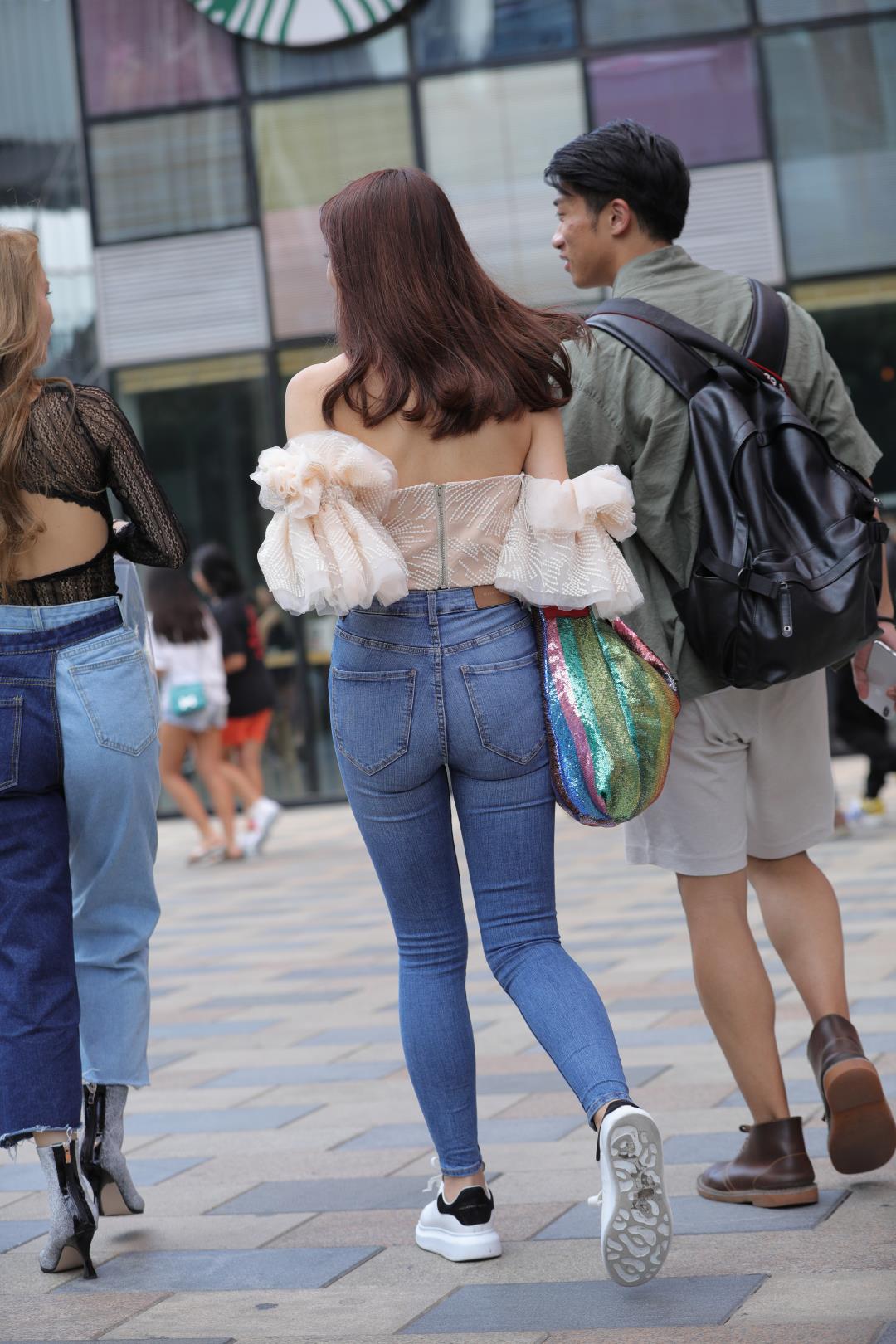 图片[2]-青春靓丽牛仔裤妹子-图满多