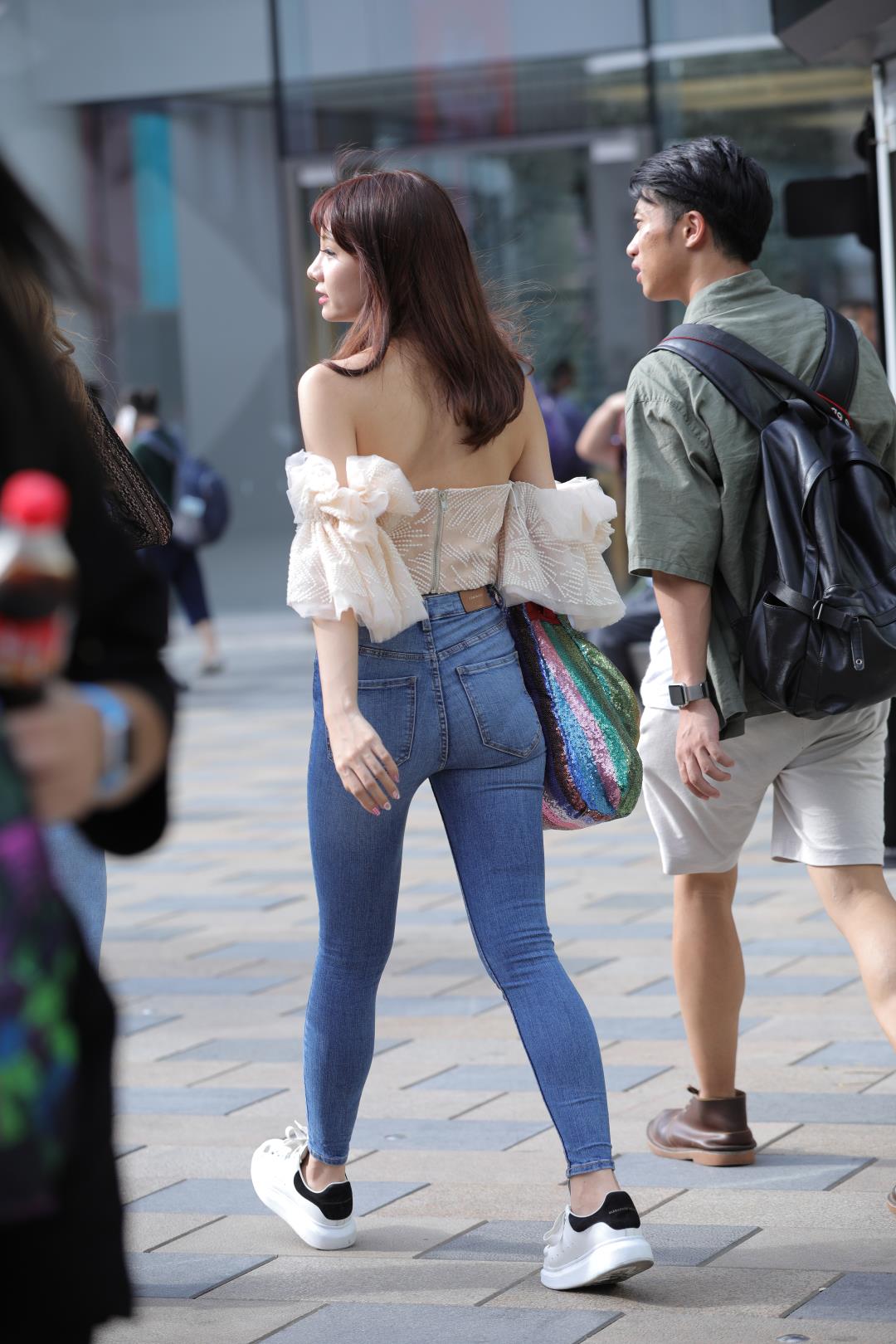 图片[6]-青春靓丽牛仔裤妹子-图满多