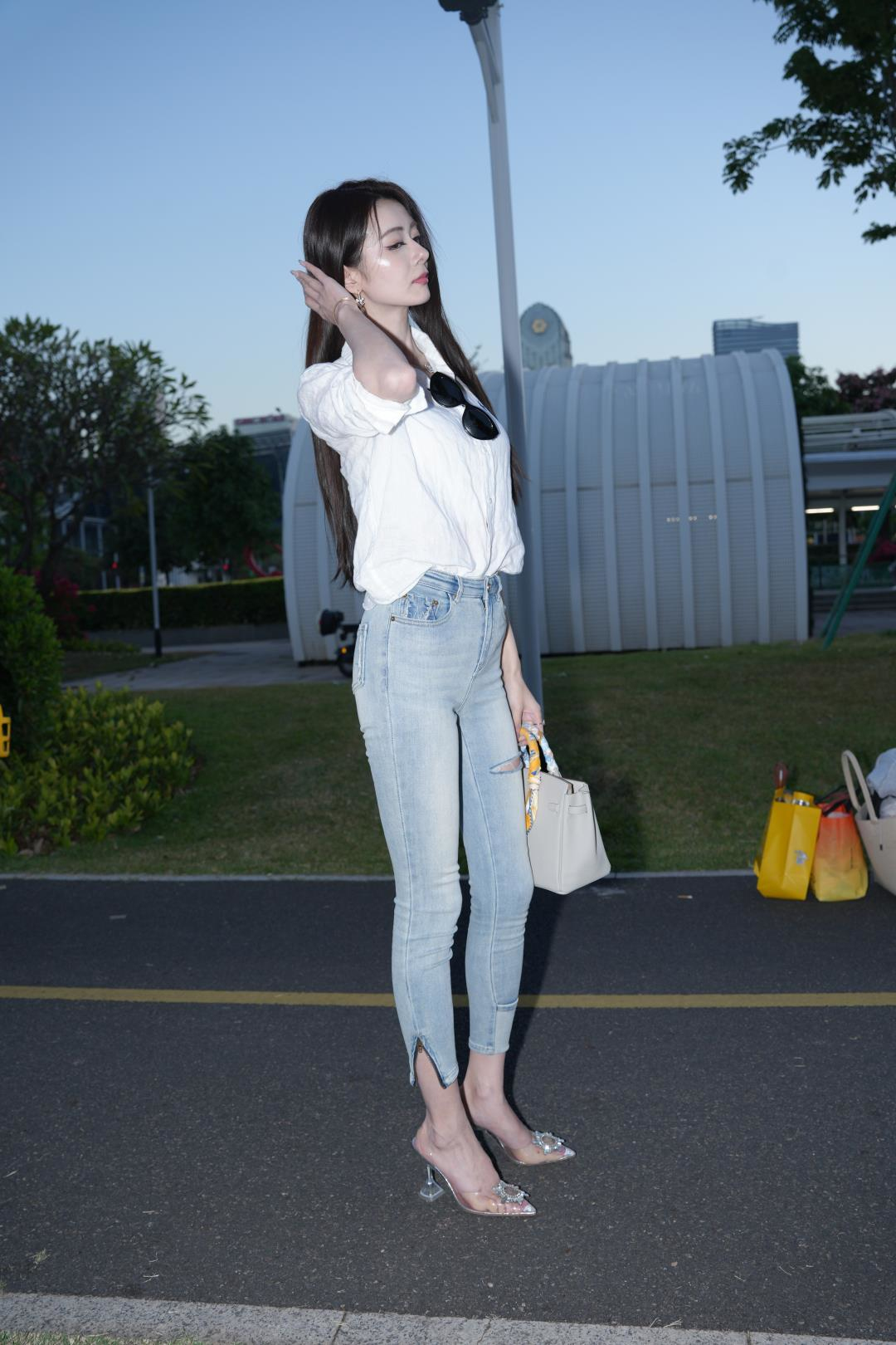 高挑大长腿 牛仔裤飒爽小荔枝(套图+视频)-图满多