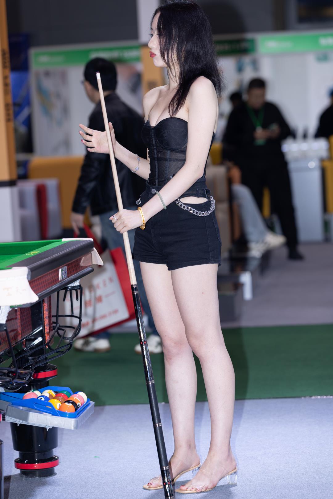 图片[4]-露肩装 黑色短裤文鸳-图满多