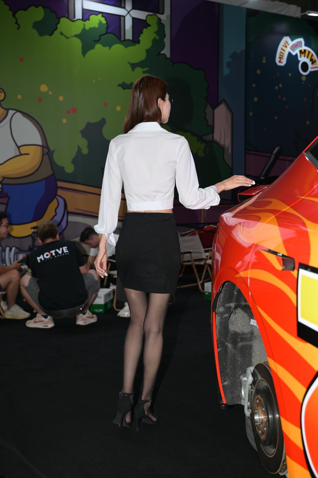 图片[5]-衬衫短裙 黑丝模特-图满多