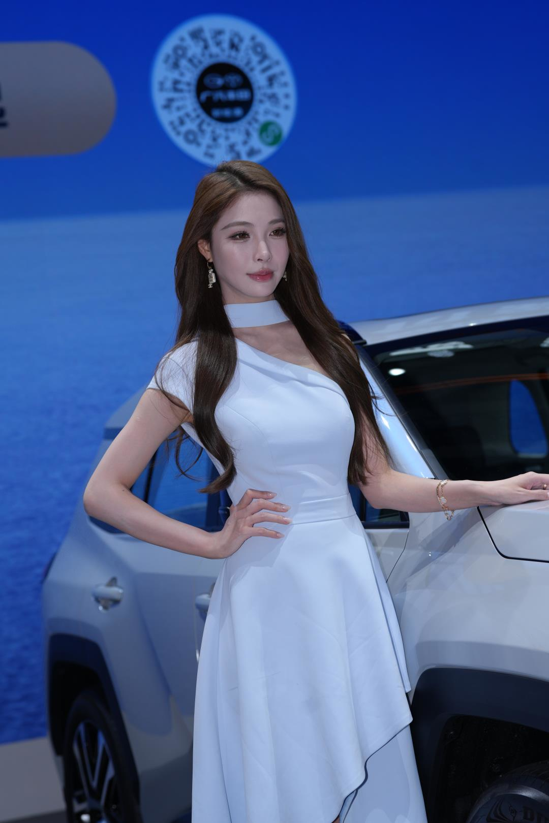 蓝色长裙小夏baby-图满多