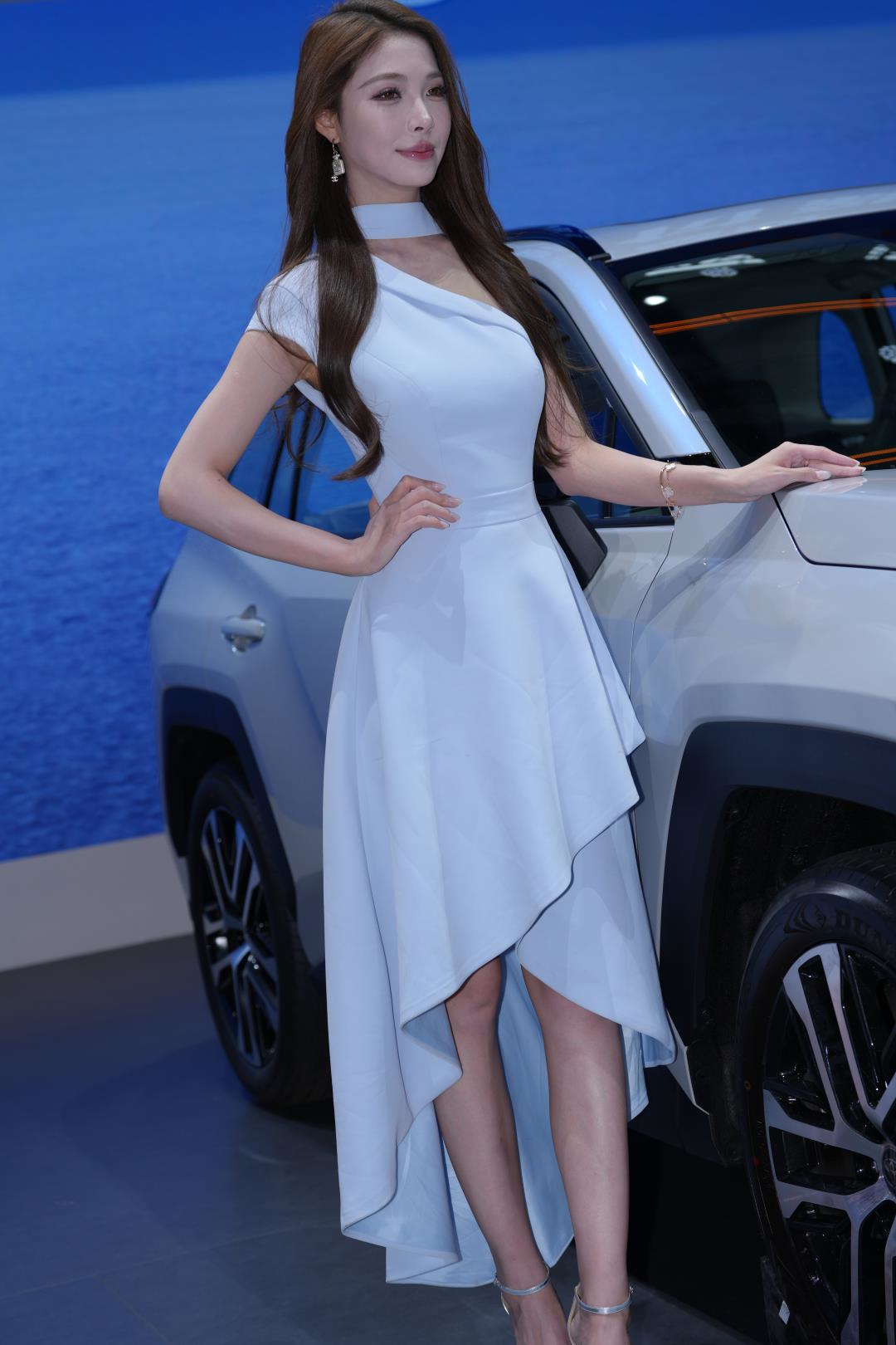 图片[2]-蓝色长裙小夏baby-图满多