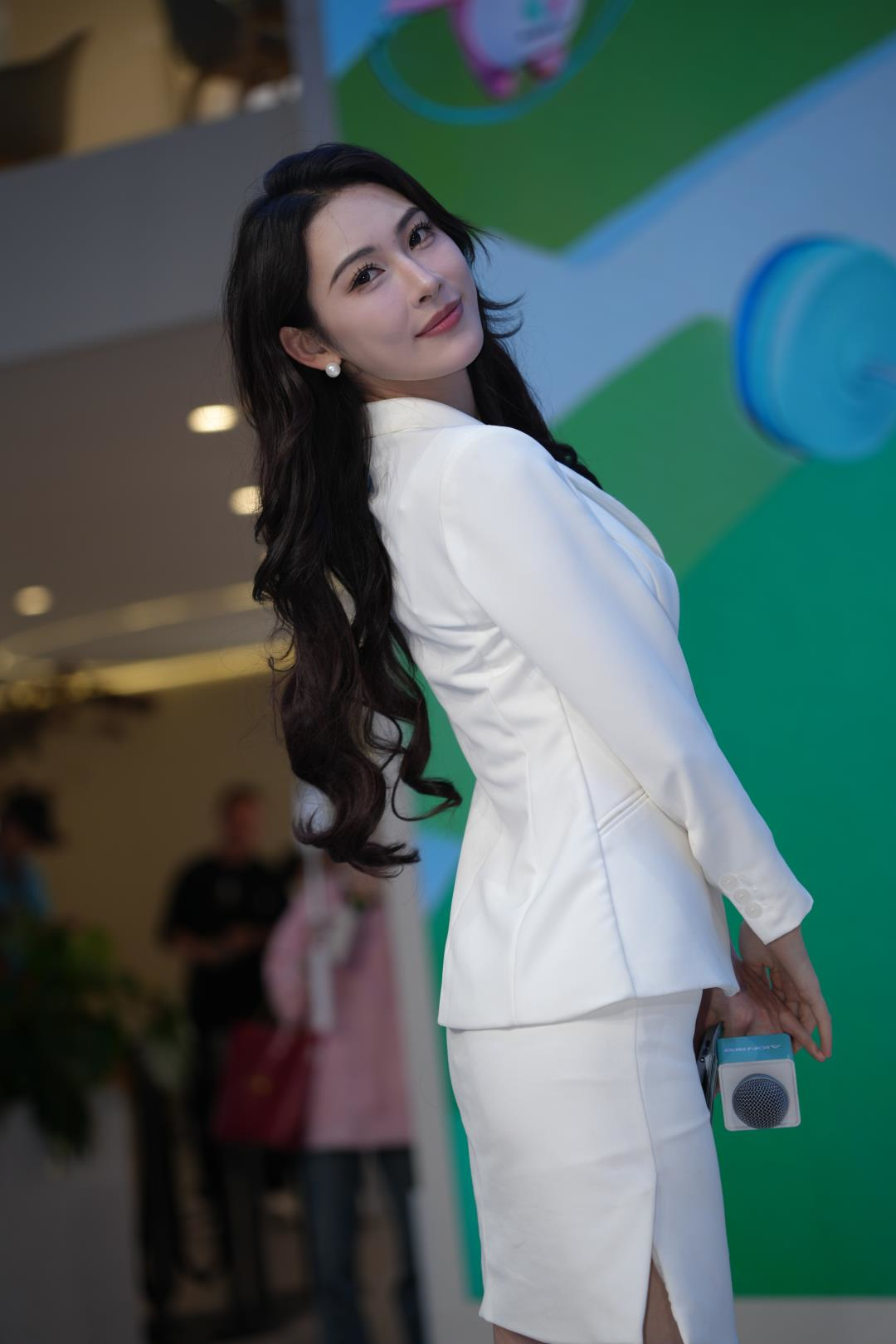 图片[2]-气质漂亮白色西装裙雨桐-图满多