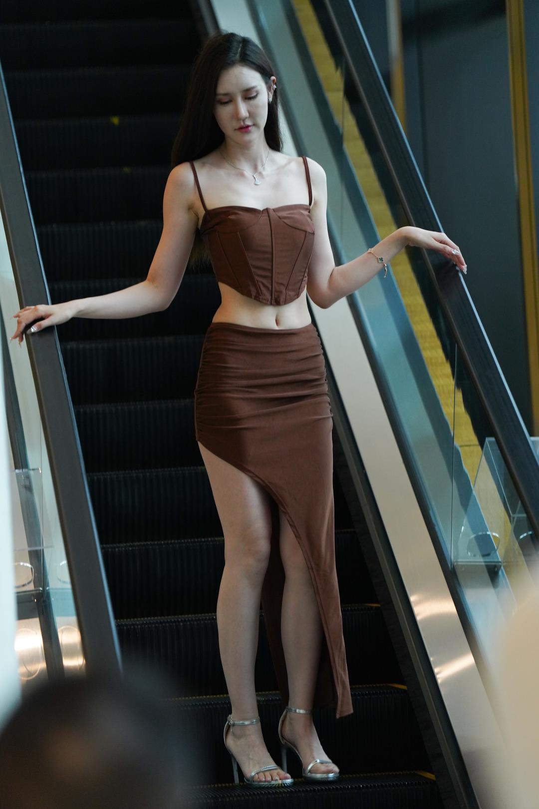 图片[8]-高挑 长腿长裙 气质漂亮女郎-图满多