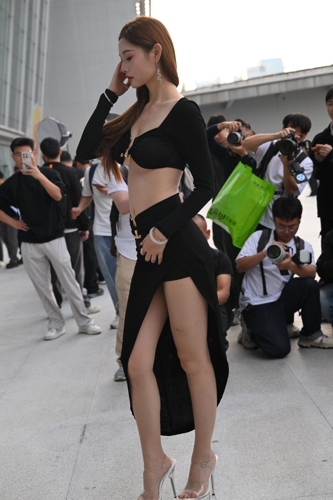 图片[8]-高挑大长腿露脐装 肉丝美腿美足-图满多