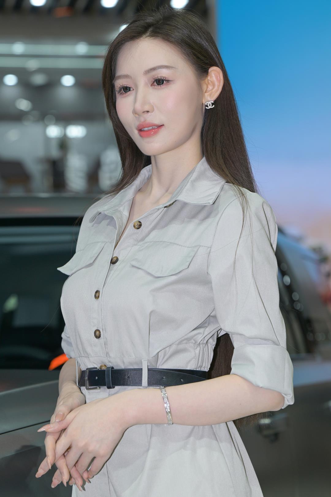 图片[5]-S级车模端庄大气-图满多