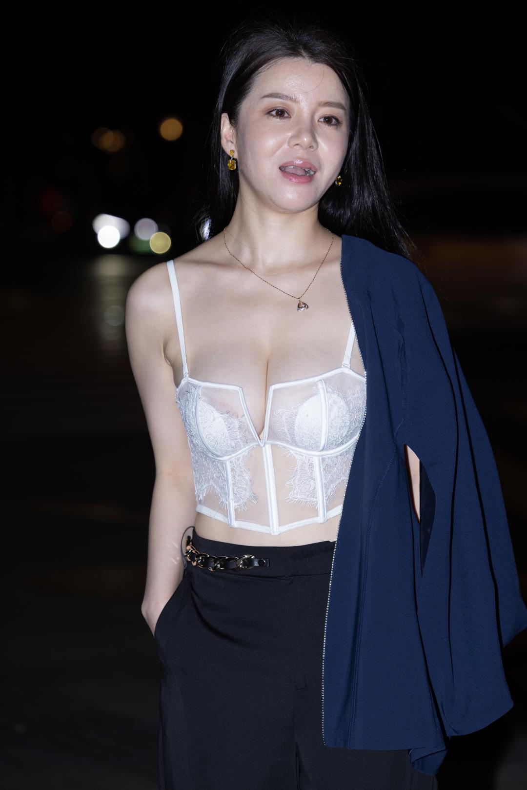 图片[4]-魅力知性美胸-图满多