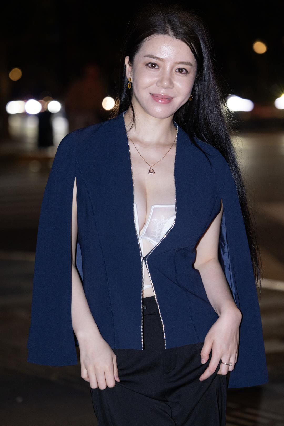 图片[8]-魅力知性美胸-图满多