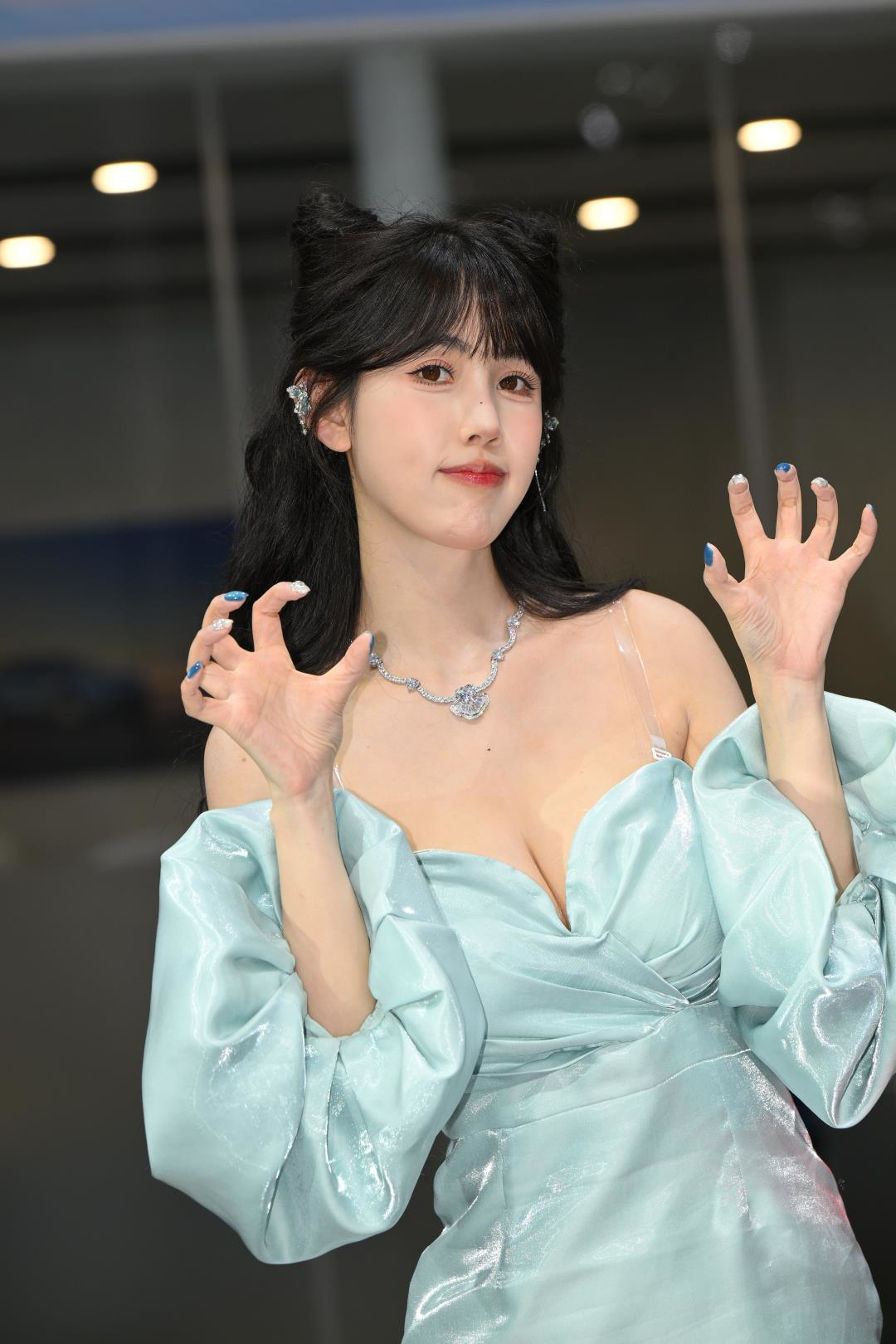 香肩微露 气质模特-图满多