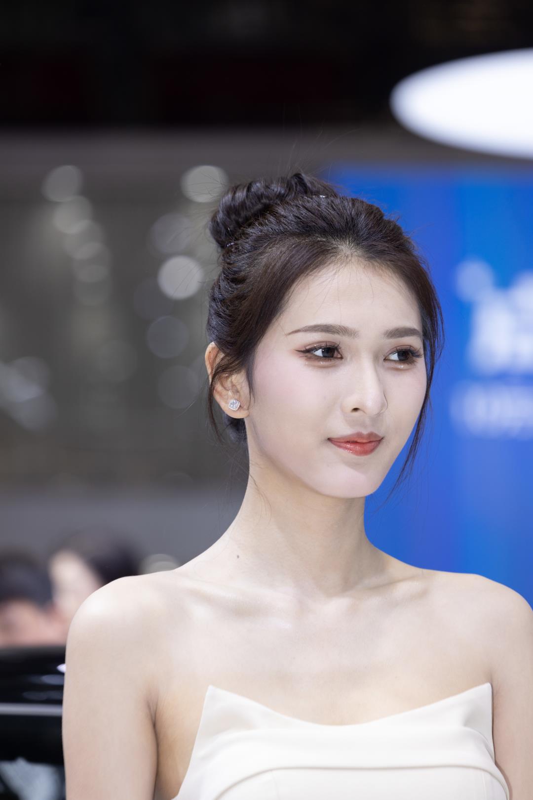 御姐车模蔡悦女神-图满多