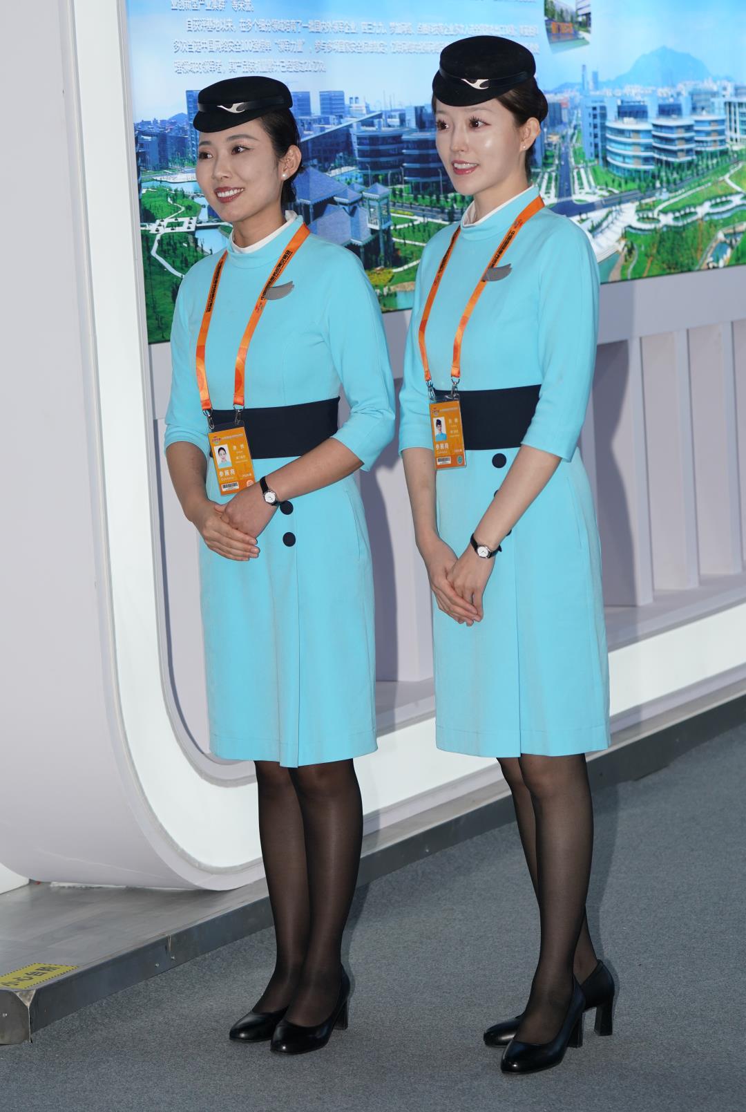 天蓝色制服黑丝-图满多